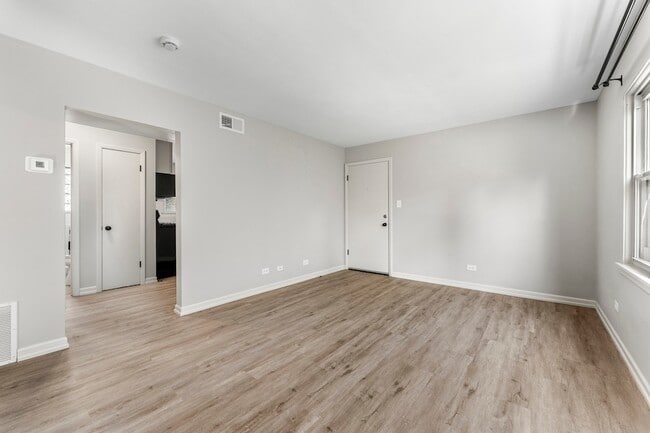 Building Photo - 740 E North Broadway St