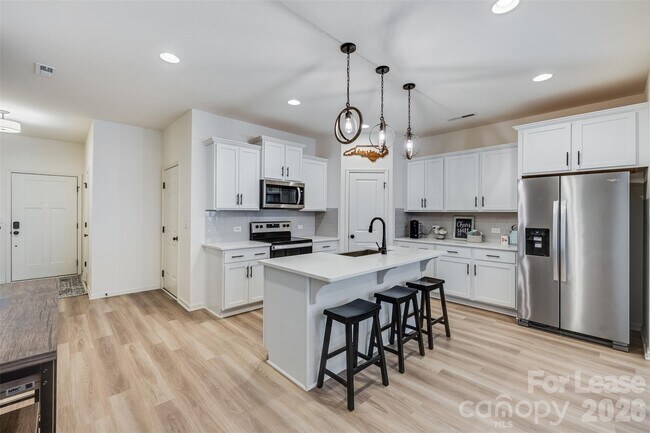 Building Photo - 12017 Basking Dr