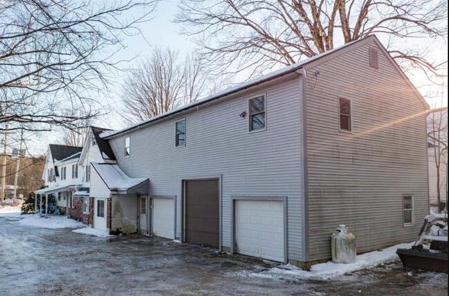 Building Photo - 48 Pine St