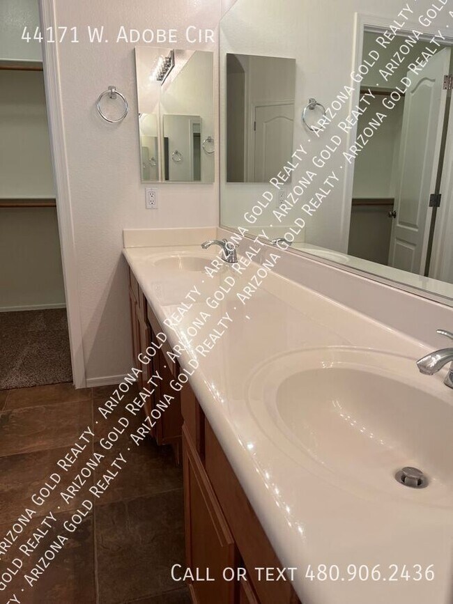 Building Photo - 44171 Adobe Cir