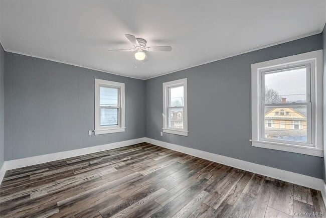Building Photo - 67 1/2 Watkins Ave