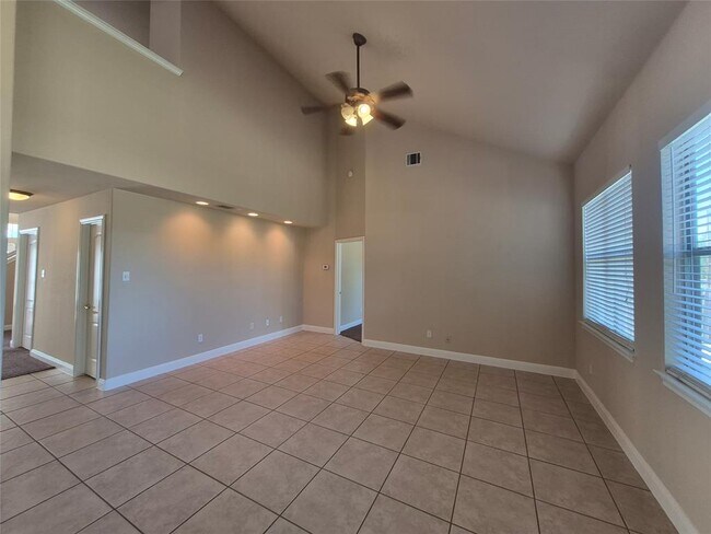 Building Photo - 8800 Hazelhurst Dr