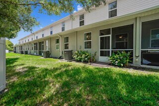 Building Photo - Like New Townhome in Heritage Oaks!
