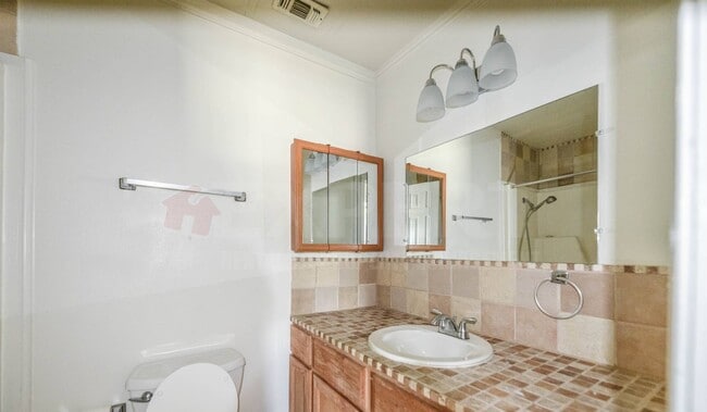 Building Photo - 1402 Elyse Dr