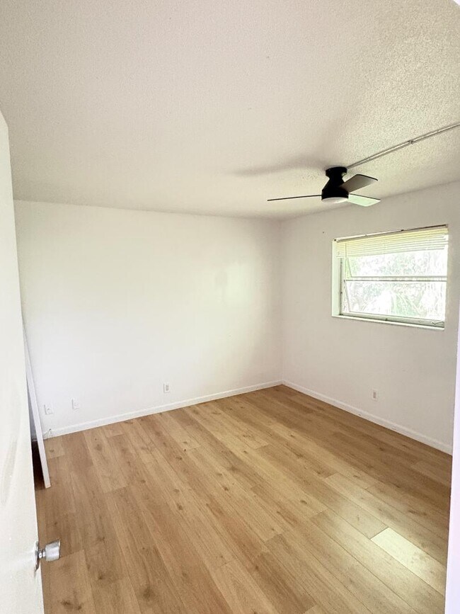 Building Photo - 1406 Barton Rd