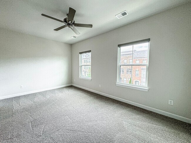 Building Photo - Stunning 3 Bed 3.5 Bath Townhome With Atta...