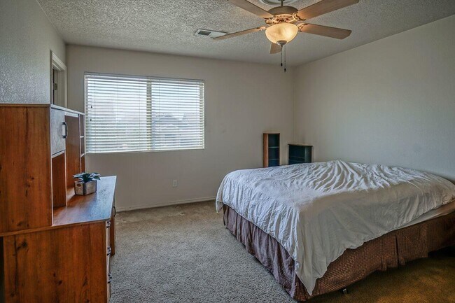 Building Photo - 2045 N Ensenada Cir SE