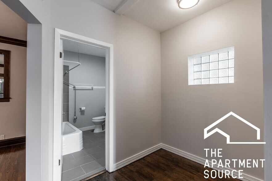 Building Photo - 3823 N Drake Ave