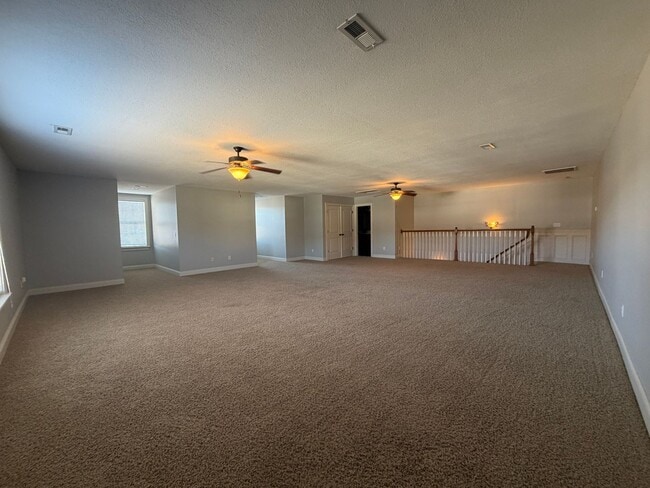 Building Photo - Move-in special. Main-Level Living End-Unit Townhome