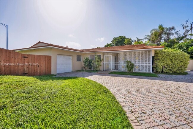 Primary Photo - 8825-8885 SW 85th Ave
