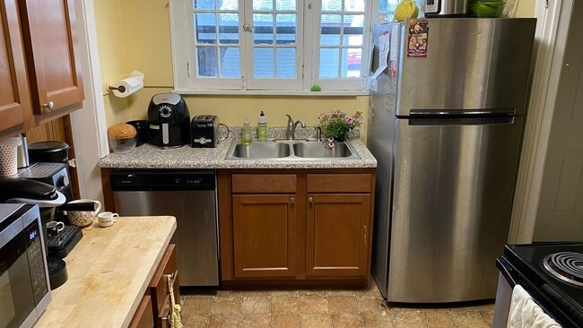 Building Photo - 319 7th Ave SE