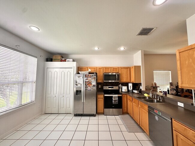 Building Photo - 4226 Waterside Pointe Cir