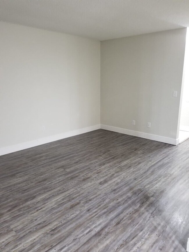 Building Photo - 9809 Turf Way