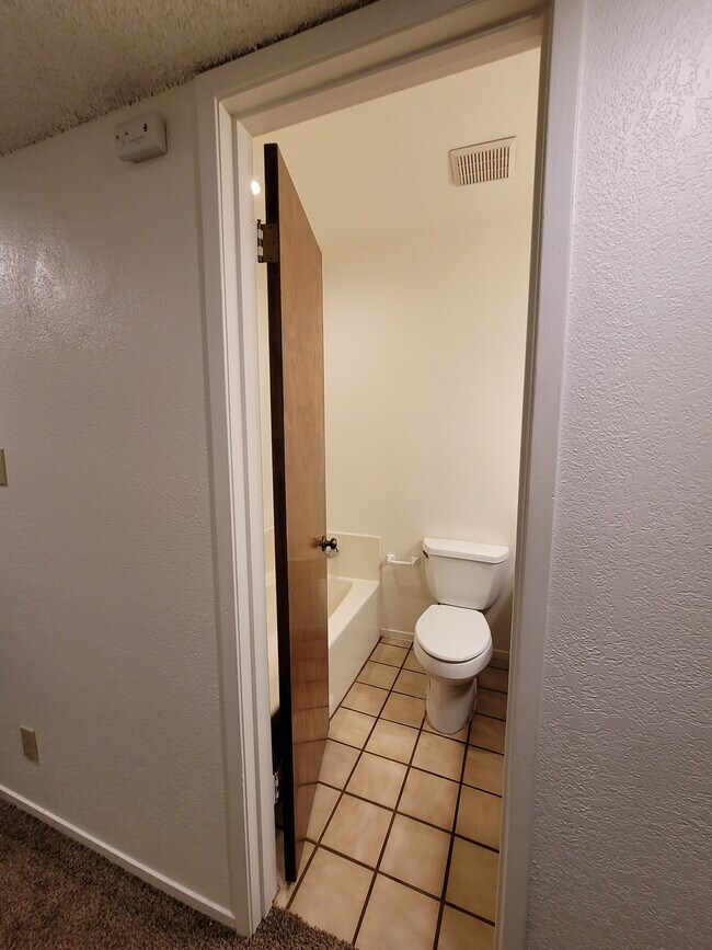 Building Photo - 930 N Indiana St