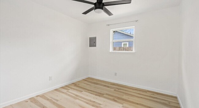 Building Photo - 1118 Ebert Ave