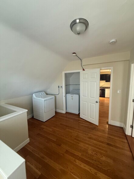 Building Photo - 5 Clifton St