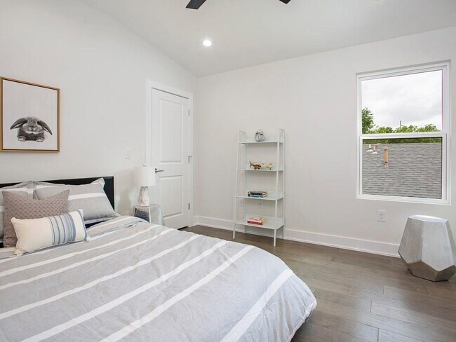 Building Photo - 1111 Brookswood Ave