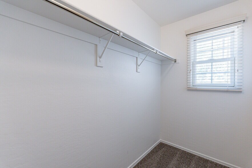 Building Photo - 2225 E Sunland Ave