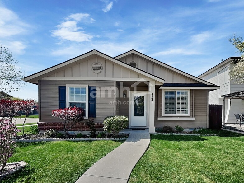 Primary Photo - 4431 N Elsinore Ave