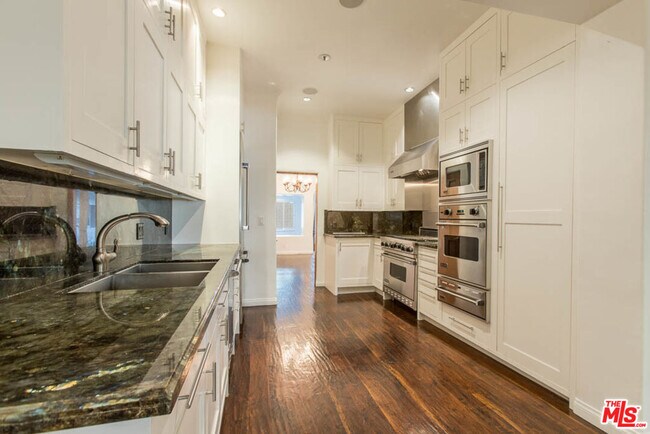 Building Photo - 15500 Sunset Blvd