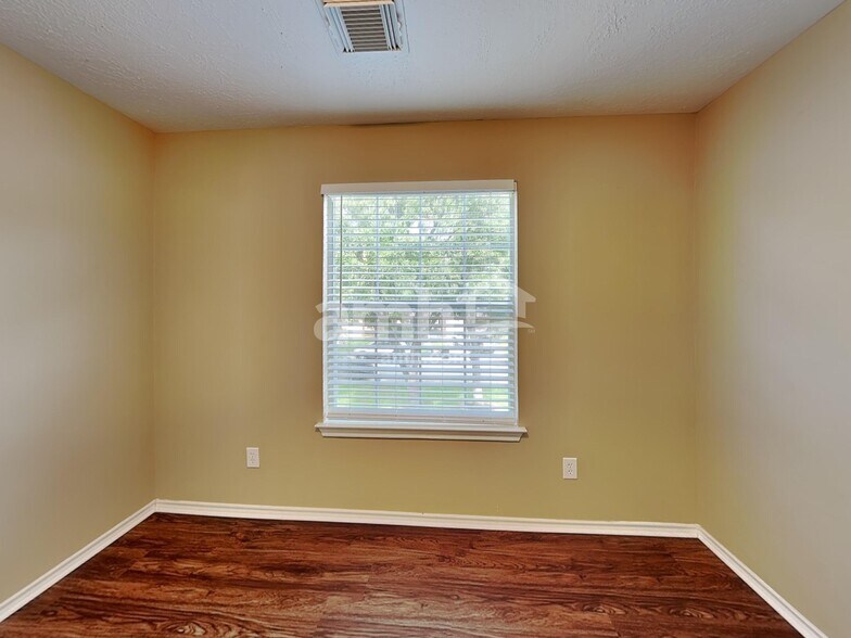 Building Photo - 26881 Armor Oaks Dr