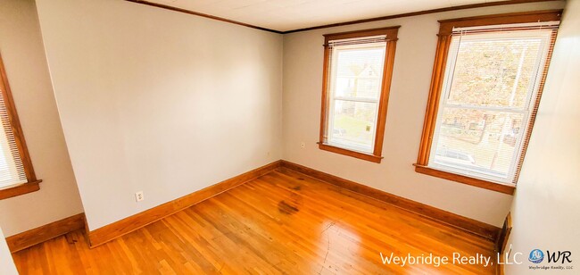 Building Photo - A Nice 4-Bedroom 1-Bath House in East Pric...