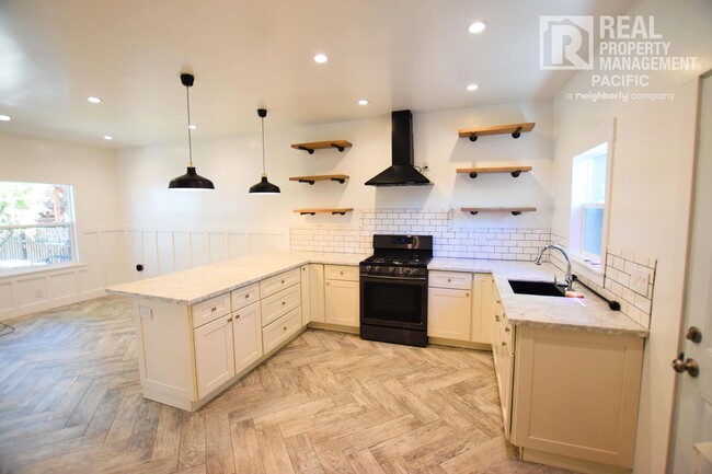 Building Photo - Spacious 1-Bedroom Retreat in Desirable Mo...