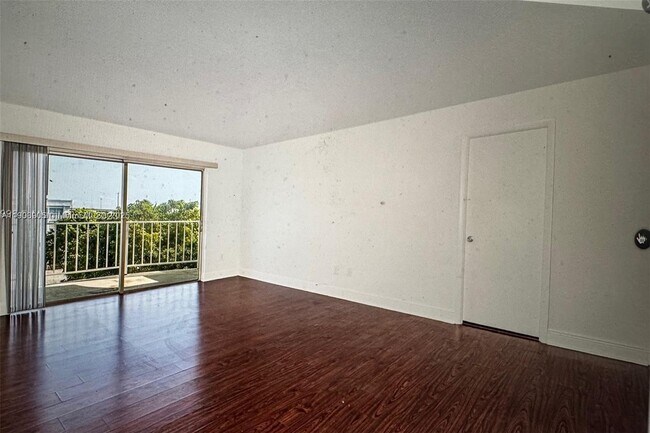 Building Photo - 496 NW 165th St