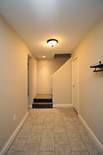 Building Photo - 3328-3328 SW 10th Ave