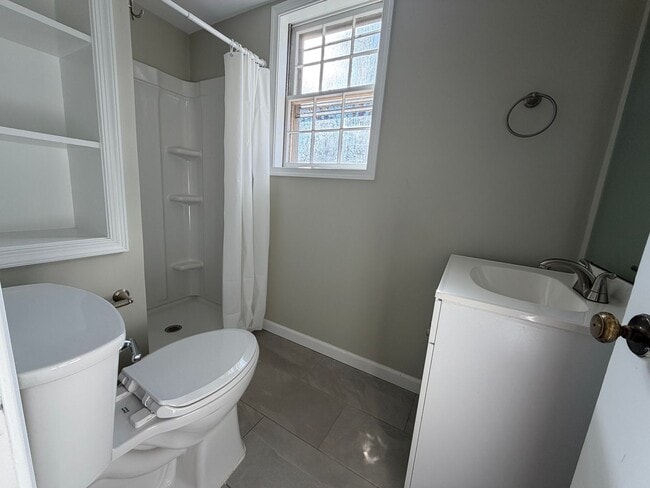 Building Photo - 415 Carrsbrook Dr