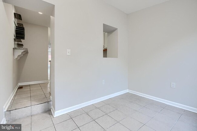 Building Photo - 1127 Sargeant St