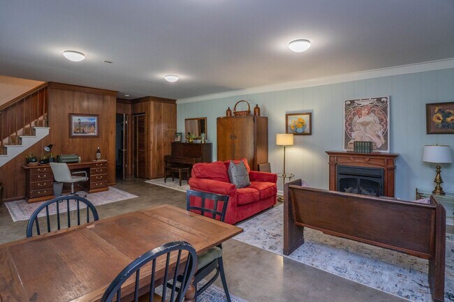 Building Photo - 1101 Biscayne Dr