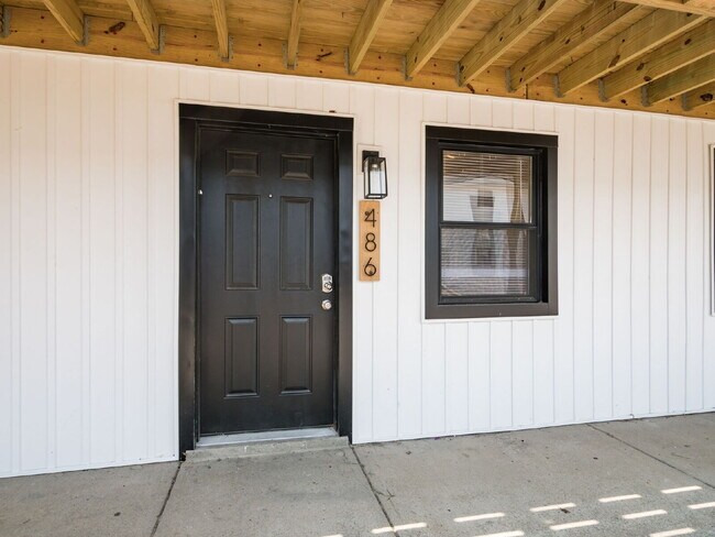 Building Photo - Charming Updated 1-Bedroom Home in Desirable Southern Orchards