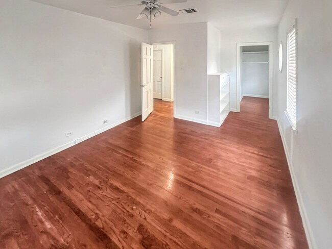 Building Photo - Alamo Heights Move In ready