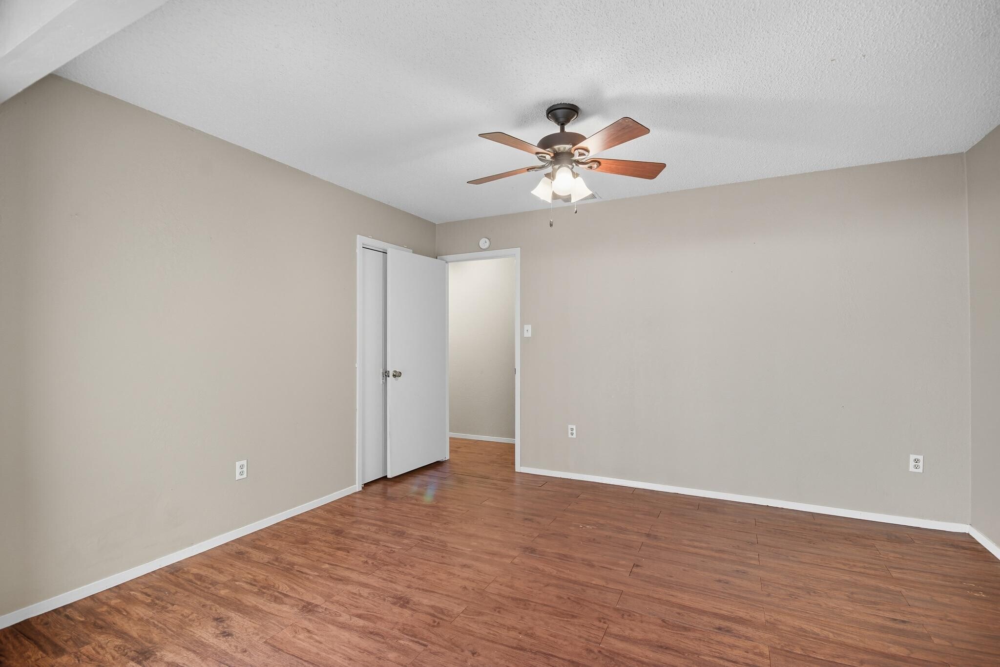 Building Photo - 4934 Greenslope Dr