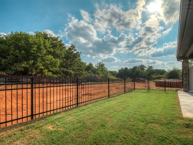 Building Photo - 924 Kyle Dr