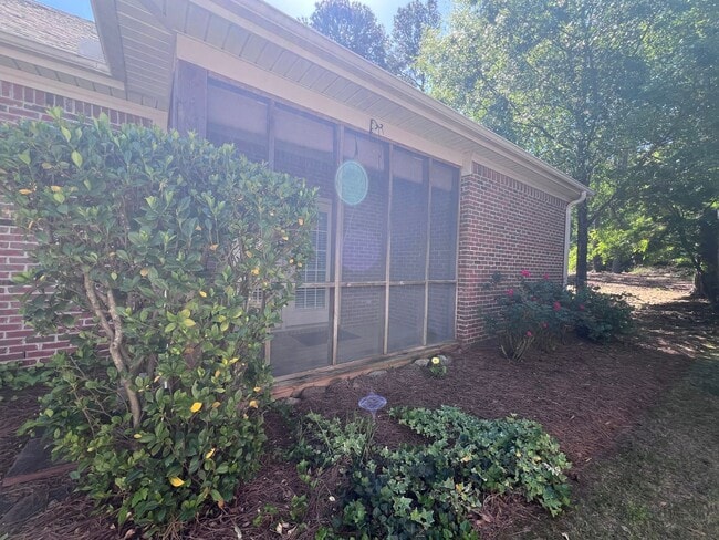 Building Photo - One Level Garden Home in Athena Park