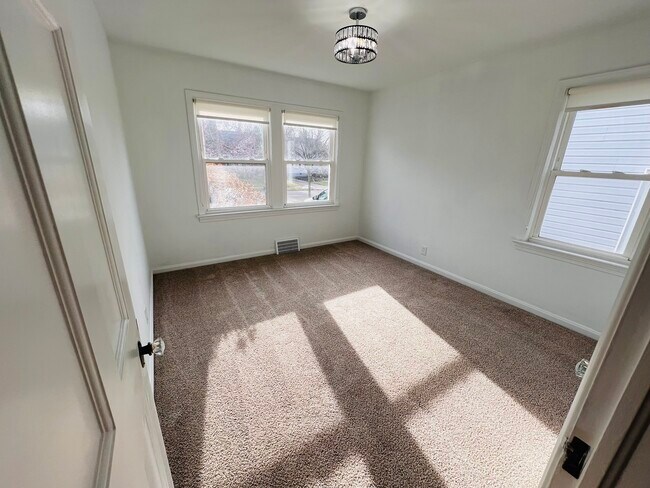 Building Photo - 123 Gould Ave