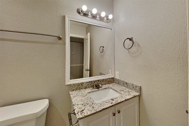 Building Photo - 18106 Navajo Trail Dr