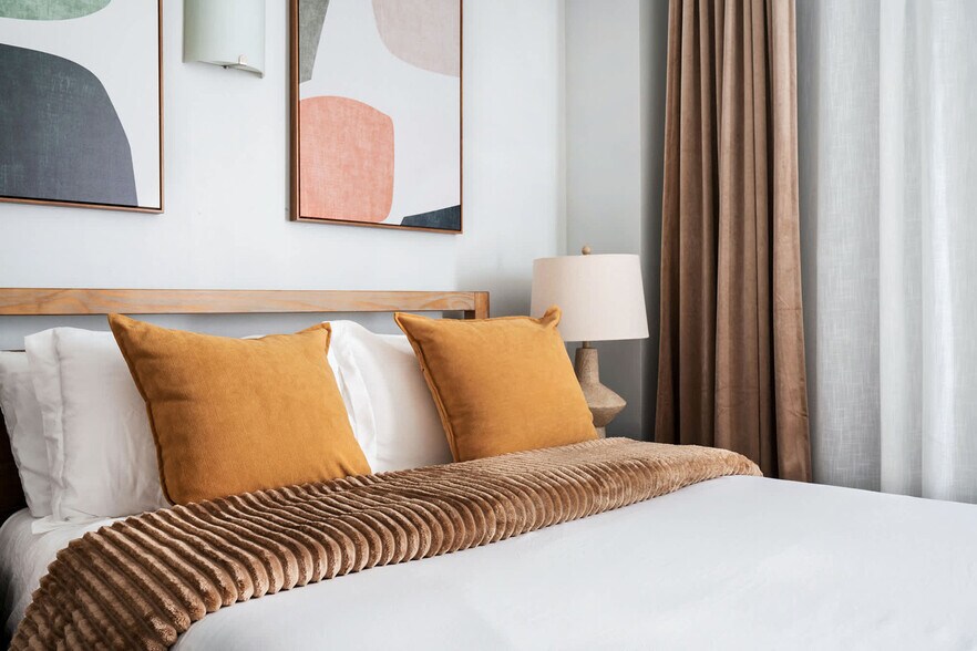 Building Photo - 240 W 73rd St