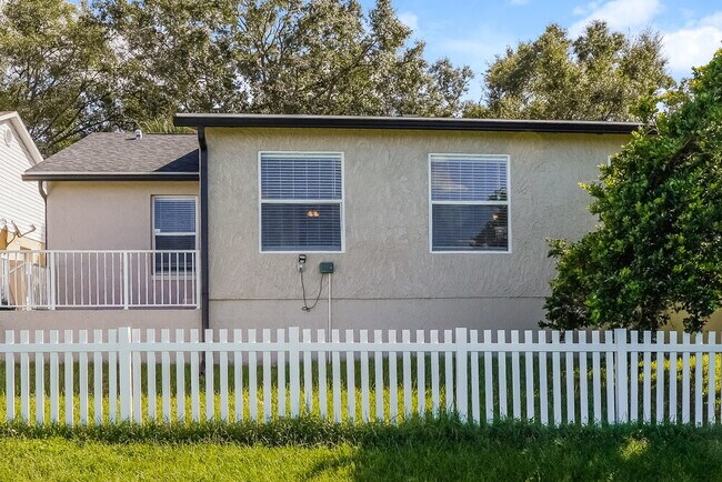 Building Photo - 2499 Lake Jackson Cir