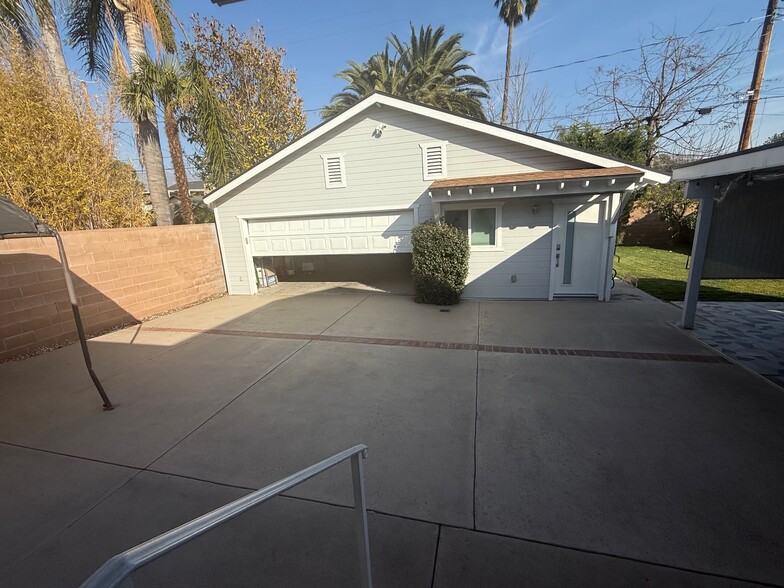 Back Patio - 1302 N Keystone St