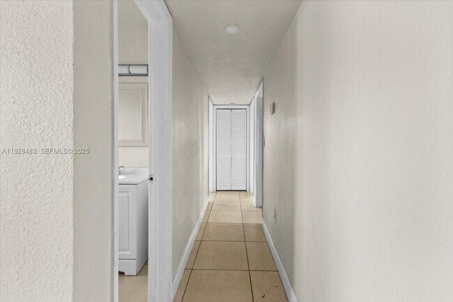 Building Photo - 140 NW 198th St