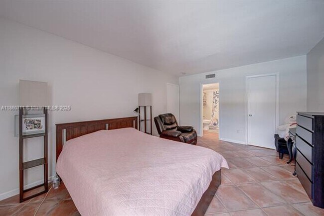 Building Photo - 7477 SW 82nd St
