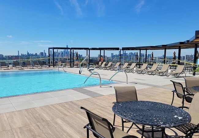 Primary Photo - 380 Mountain Rd