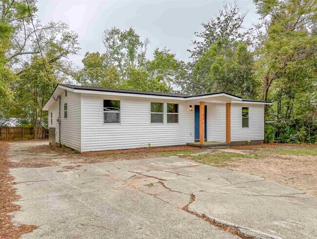 Building Photo - 1751 Pepper Dr