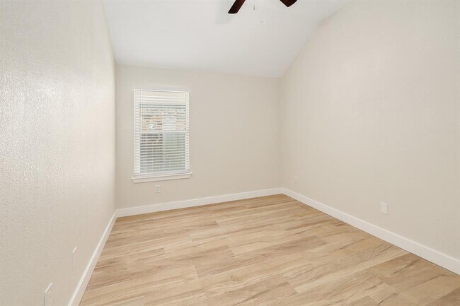 Building Photo - 19509 Brue St