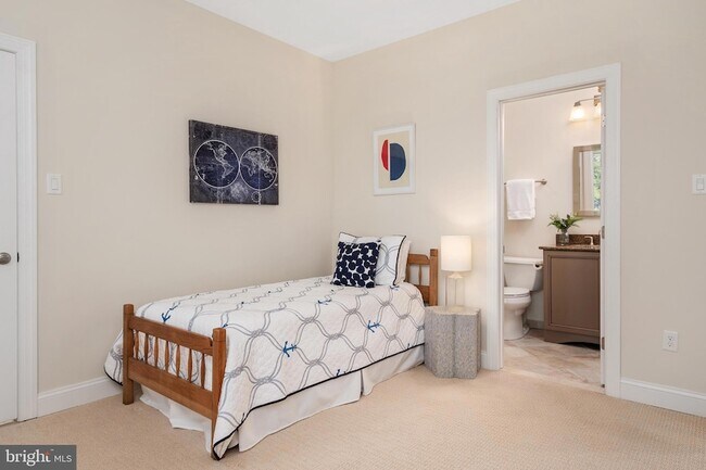 Building Photo - 1576 Bay Head Rd