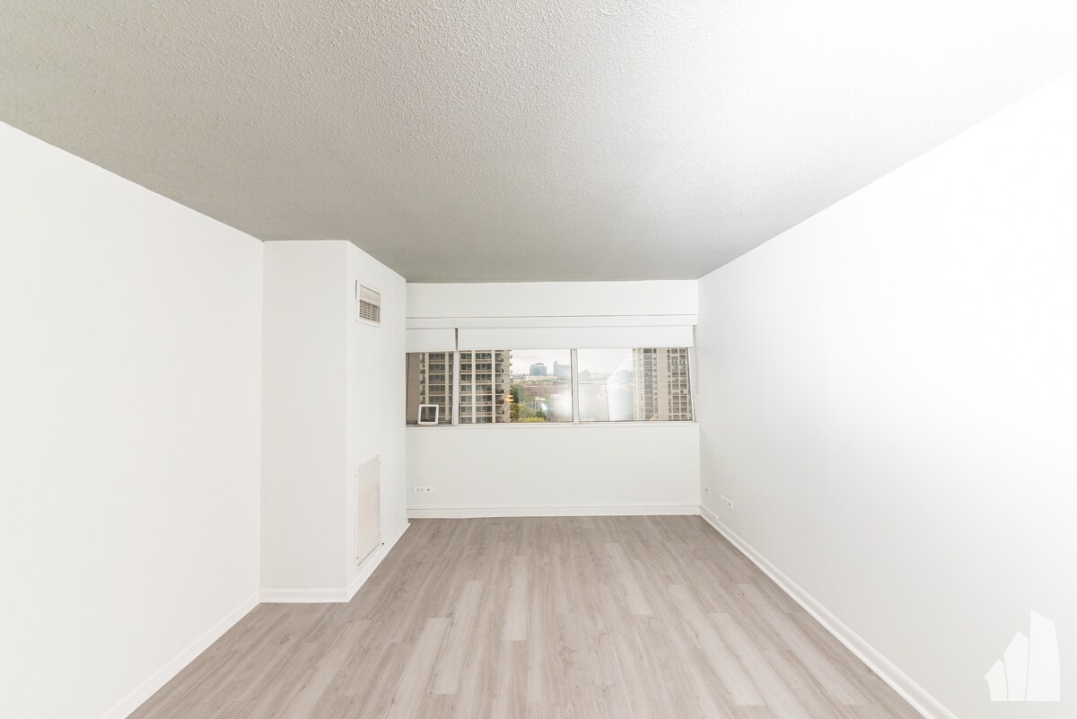 Building Photo - 1415 N Dearborn St