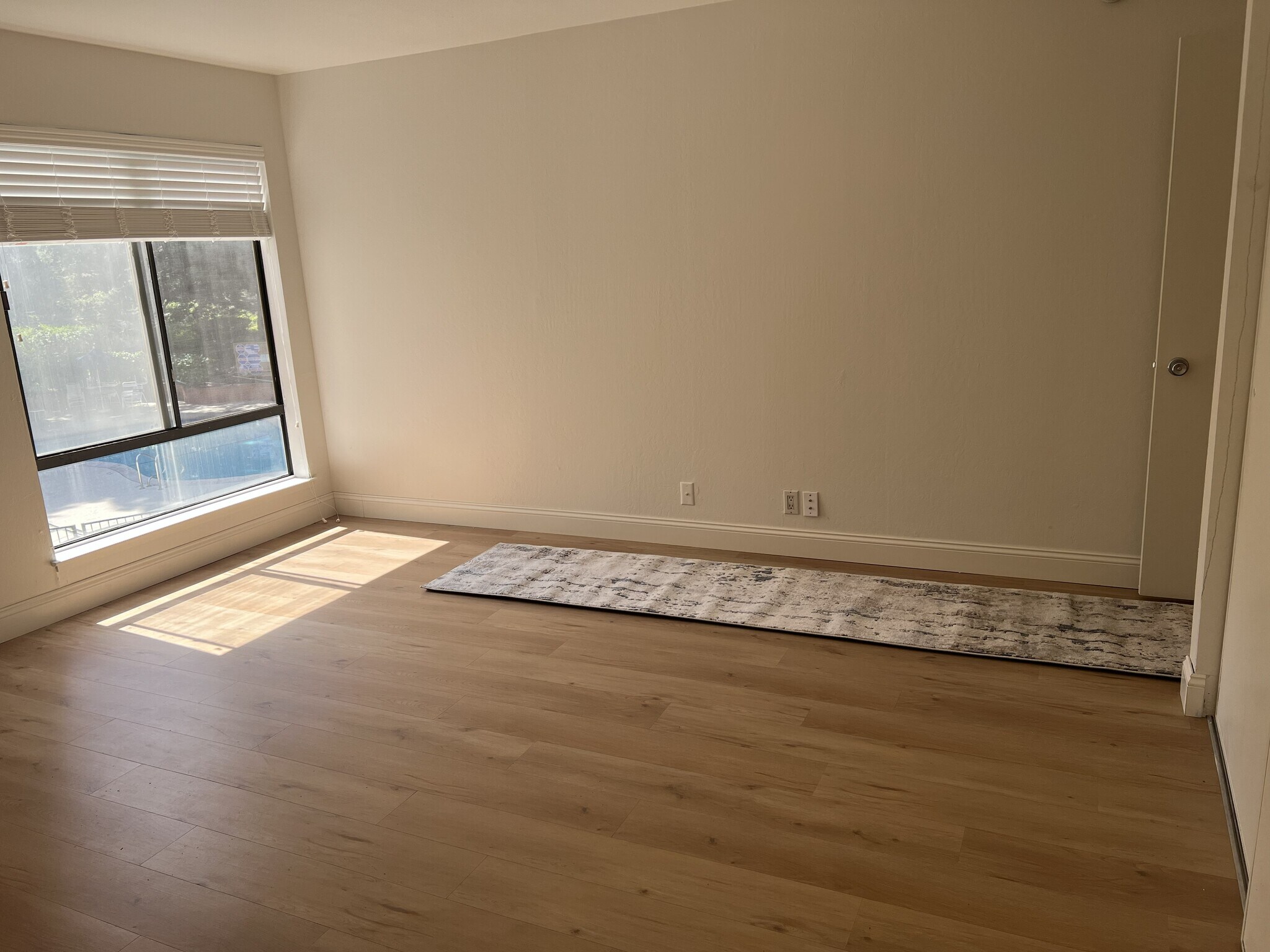 Building Photo - 320 N Civic Dr